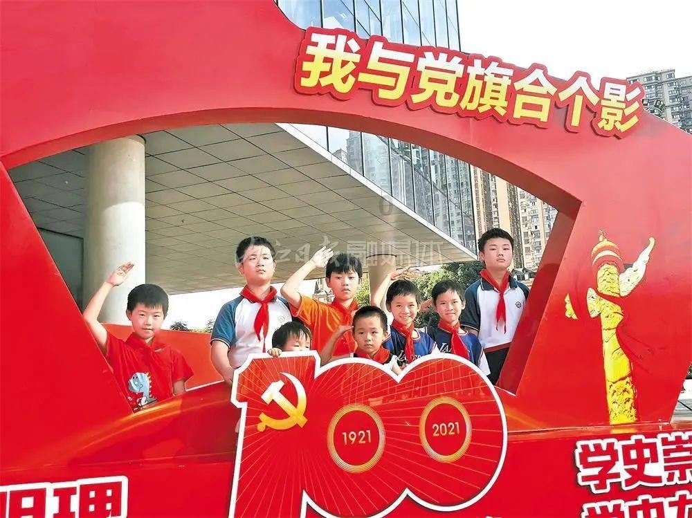 灯笼挡住红绿灯,司机被扣6分罚200元?警方辟谣:不存在
