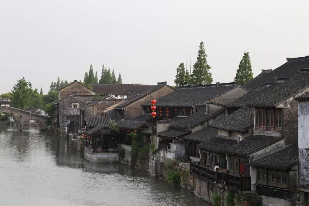 当《繁花》遇上《大江大河》，看见奋进年代的不同侧面